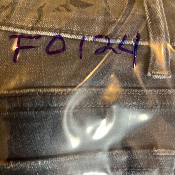 Sneak peek Women's Gold Stone Embellished Jeans Mid Rise Skinny Size 27 - Picture 13 of 13